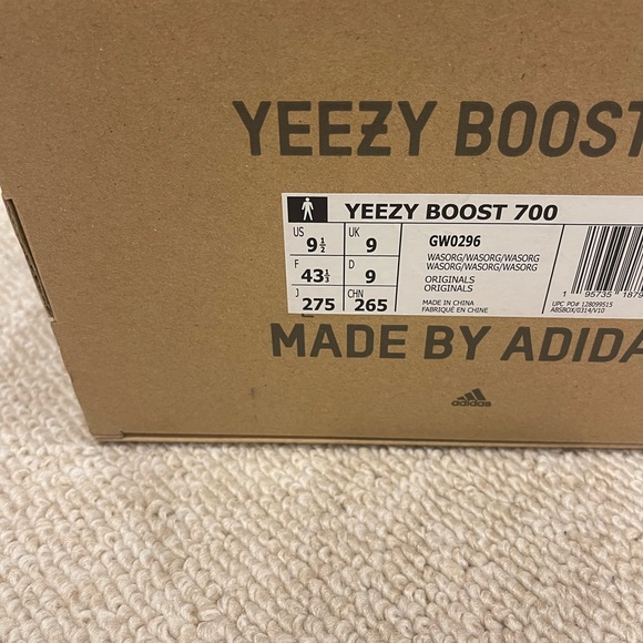 DS 100% Authentic Adidas Yeezy YZY 700 Wash Orange size 9.5US Mens - Picture 2 of 2